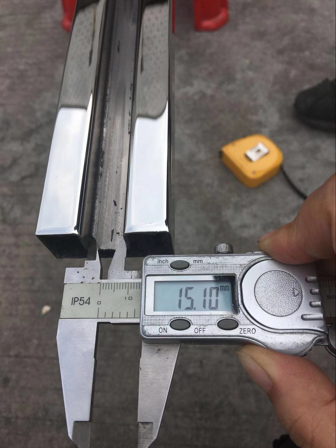 不銹鋼鏡面矩型凹槽管1.jpg